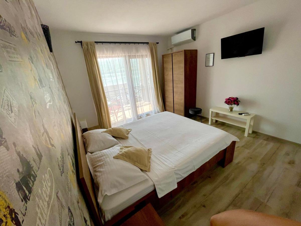 Mustaciosul Dunarii Hotel Ieşelniţa Buitenkant foto