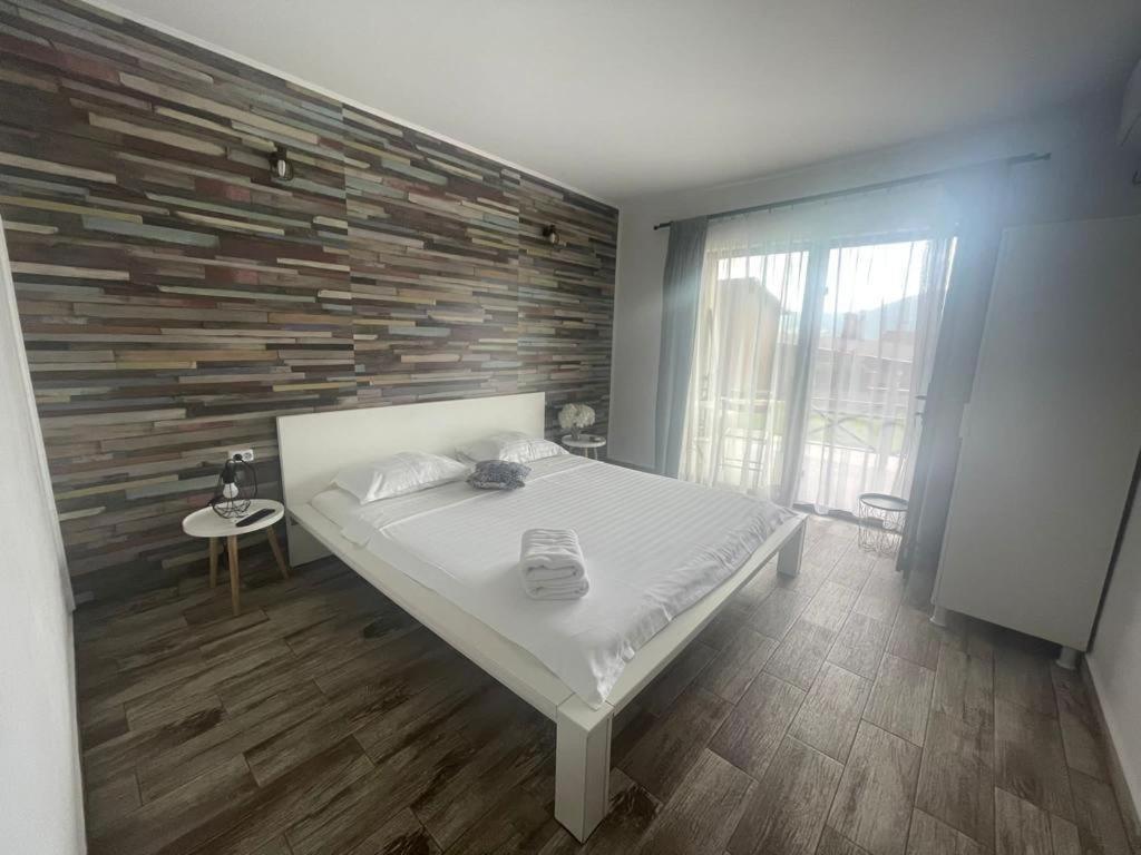 Mustaciosul Dunarii Hotel Ieşelniţa Buitenkant foto