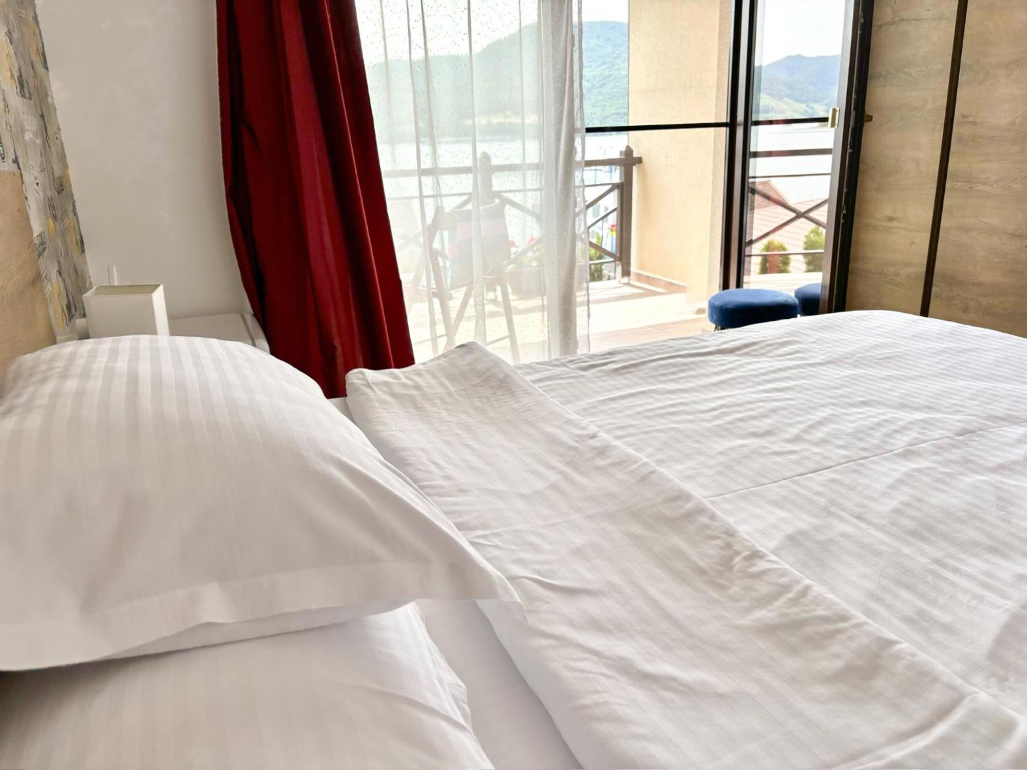 Mustaciosul Dunarii Hotel Ieşelniţa Buitenkant foto