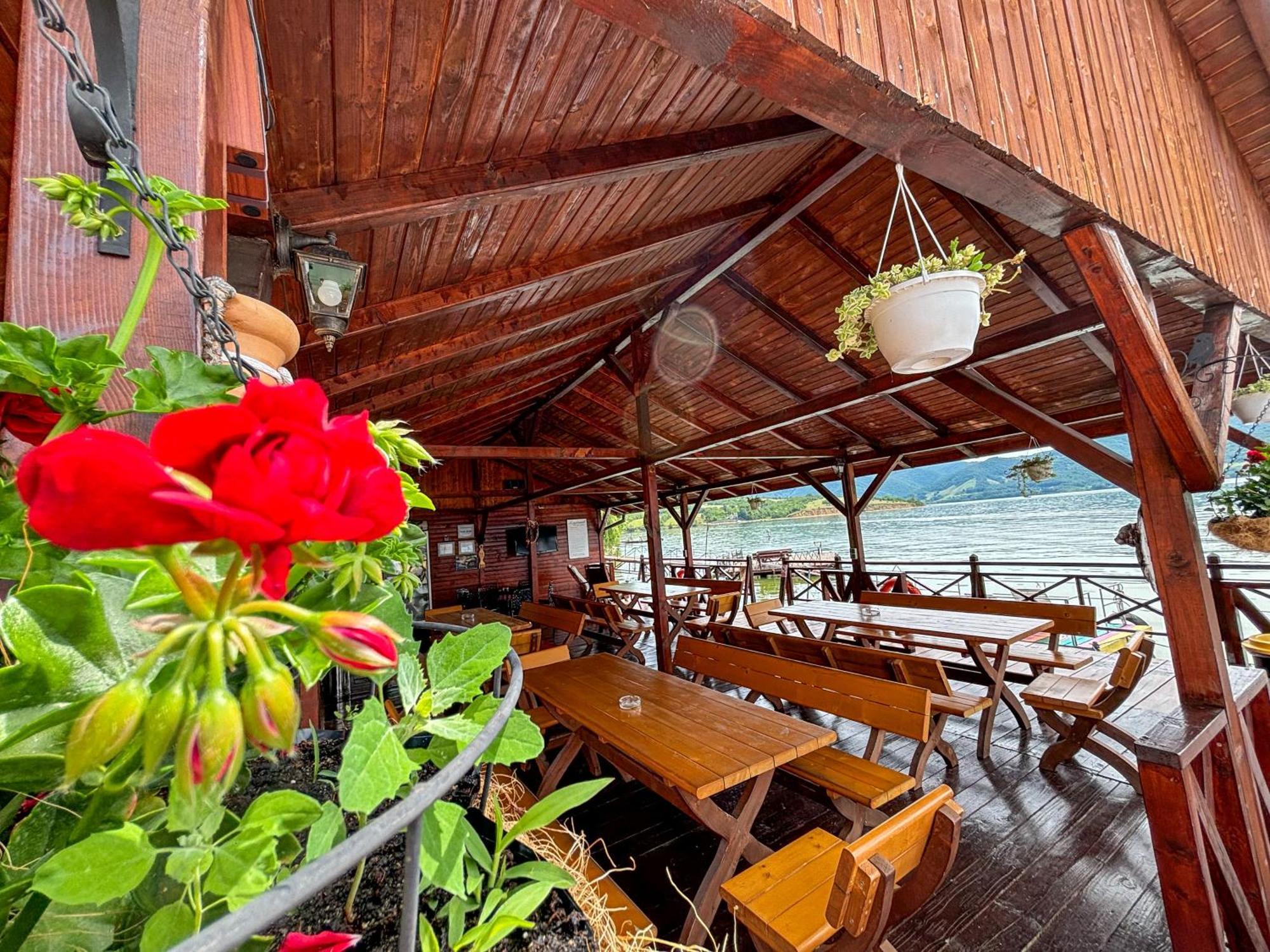 Mustaciosul Dunarii Hotel Ieşelniţa Buitenkant foto